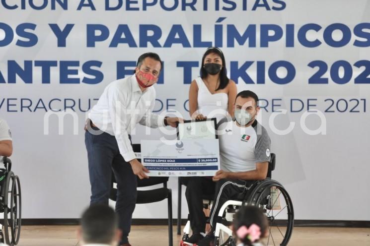 Gobernador Cuitláhuac García recibió a deportistas participantes en Olimpiadas y Paralimpiadas Tokio 2020, así como medallistas de los Nacionales CONADE 2021; les refrenda su apoyo.