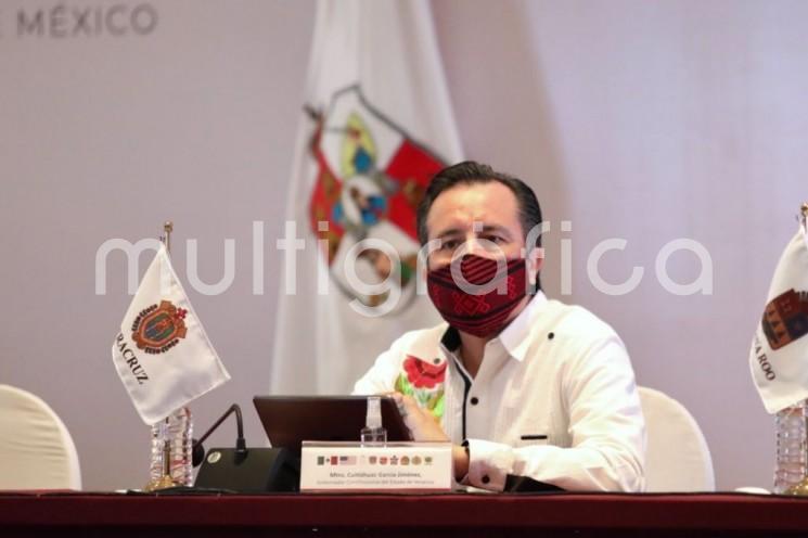 El Gobernador Cuitláhuac García Jiménez, participa en el Encuentro de Gobernadores y la Embajada de Estados Unidos en México para el impulso del sur-sureste del país. Ahí  señaló que su Gobierno asume el compromiso de atender humanitariamente la migración, tanto la que pasa como la que sale de la entidad.

