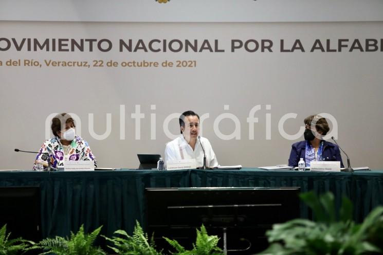 En la ciudad de Boca del Río, Ver., se lleva a cabo la reunión de organización del Movimiento Nacional por la Alfabetización y la Educación, planteado en el marco de los 40 años de creación del Instituto Nacional para la Educación de los Adultos (INEA) y el centenario de la Secretaría de Educación Pública (SEP).