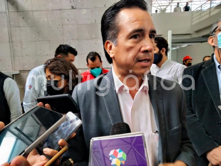  El gobernador Cuitláhuac García Jiménez afirmó que Veracruz está remando contra corriente y buscando las mejores circunstancias a fin de recuperar la economía; por ello destacó la inversión entre PEMEX y Braskem Idesa para establecer la primera empresa del Corredor Interoceánico del Istmo con más de tres mil empleos, que arrancaría este año.

