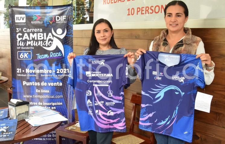 La Contadora Edna Catalina Presidente del DIF Municipal de Banderilla en rueda de prensa presentó este jueves en Xalapa, la Carrera <em>Cambia tu mundo 6k</em>, a realizarse el 21 de Noviembre;  Modalidad: individual, equipos. Inscripción en la IUV Universidad y en la tesorería municipal del ayuntamiento de Banderilla.