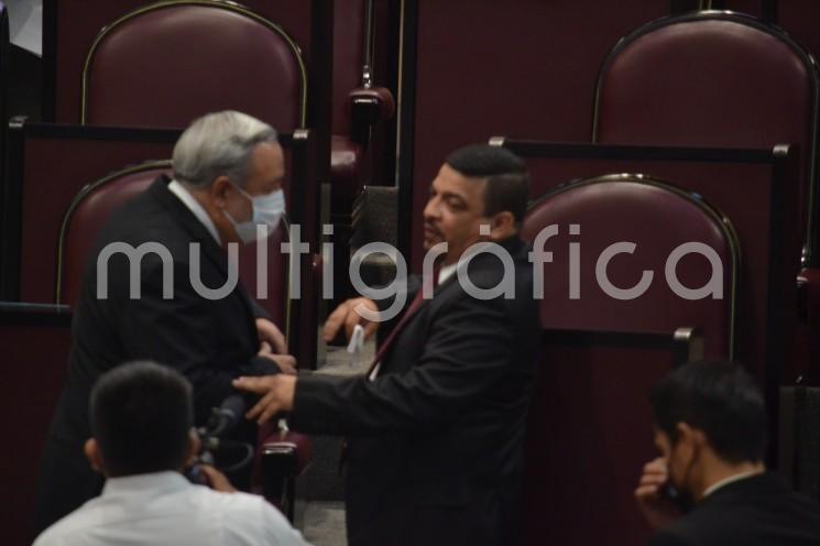 La LXVI Legislatura aprobó que Domingo Bahena Corbalá funja como secretario general del Congreso del Estado de Veracruz de Ignacio de la Llave durante los tres años de ejercicio constitucional que iniciaron en esta fecha y concluirán el 4 de noviembre de 2024.