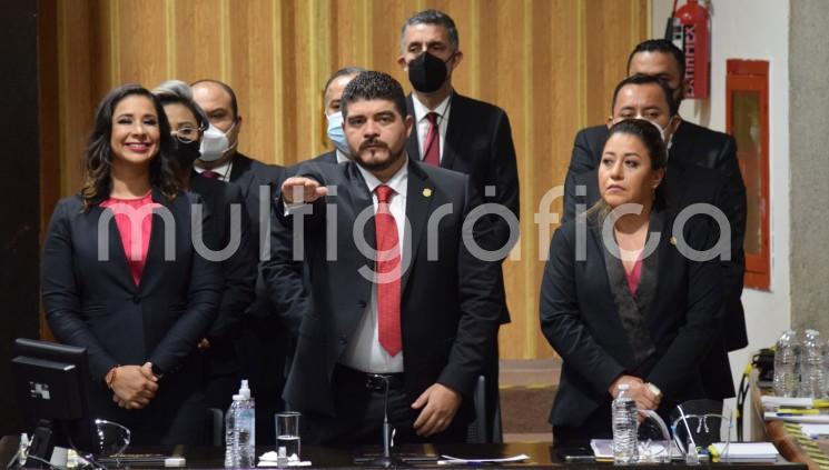 El titular de la Secretaría de Educación (SEV), Zenyazen Escobar García, compareció ante la LXVI Legislatura con motivo del Tercer Informe del gobernador Cuitláhuac García Jiménez, donde afirmó que en este Gobierno, <em>realizar obra educativa es invertir en el futuro de Veracruz</em>.