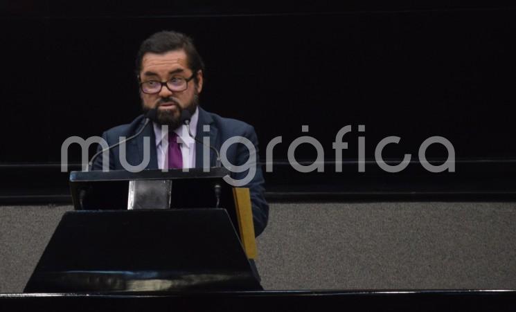 El presidente de la Comisión Permanente de Hacienda Municipal de esta LXVI Legislatura, diputado Sergio Lenin Guzmán Ricardez, puso a consideración del Pleno una Iniciativa con Proyecto de Decreto que reforma el artículo tercero transitorio de la Ley de Coordinación Fiscal para el Estado y los Municipios de Veracruz, a fin de dar certidumbre a los municipios en cuanto a la distribución de las participaciones federales y por lo que resulta necesario reformar a finales de año este ordenamiento. 