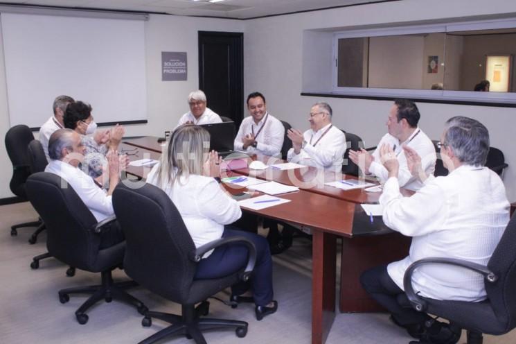 Durante la quincuagésima Reunión Nacional de Funcionarios Fiscales que se desarrolla este viernes en el World Trade Center, el titular de la Secretaría de Finanzas y Planeación (SEFIPLAN), José Luis Lima Franco, recibió la estafeta de forma unánime, por la plenaria, como presidente de la Junta de Coordinación Fiscal de la Comisión Permanente.