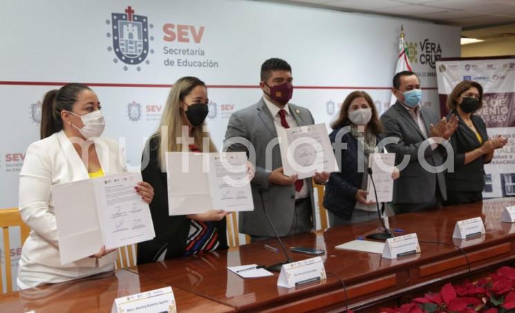 El Gobierno del Estado, mediante la Secretaría de Educación (SEV), signó un convenio de  colaboración con  la  Oficina del Programa de Naciones Unidas para la Educación (UNESCO) México y el Instituto Natura  México A. C.xa, refrendando así el compromiso de continuar trabajando para  que la niñez veracruzana desarrolle competencias para la vida. 
