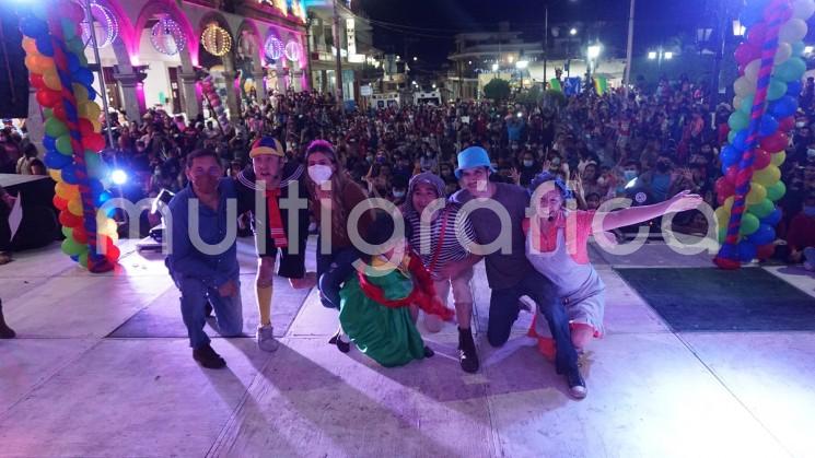 Un primer gran festival del día de Reyes Magos, se llevó a cabo en el municipio de Tlapacoyan, donde Monserrat Murrieta Moreno, presidenta del sistema para el Desarrollo Integral de la Familia (DIF), llevó diversión, alegrías  y sorpresas para la niñez tlapacoyenses en este primer evento del 2022.
