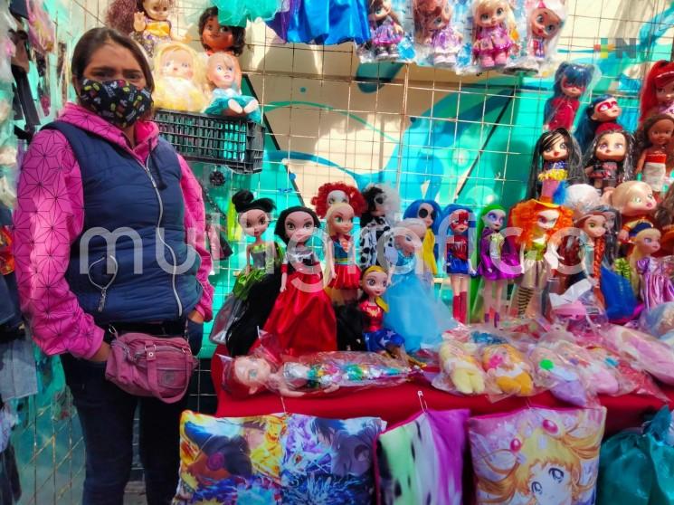 Los comerciantes tlapacoyenses tuvieron un ligero repunte en sus ventas, así lo manifestaron quienes ofertaron productos para los festejos decembrinos, de año nuevo y de reyes, reconociendo que la población sí dejó una derrama económica en la zona centro de la ciudad gracias a estas fechas.

