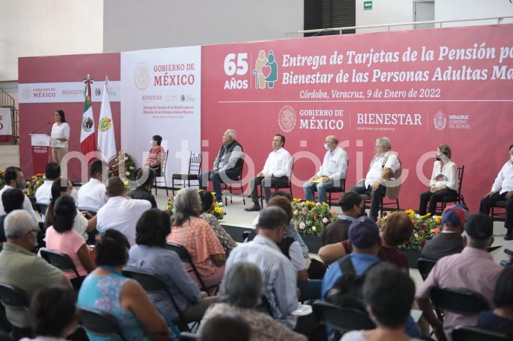 Acompañando por la subsecretaria del Bienestar, Ariadna Montiel Reyes, el Gobernador  Cuitláhuac García hizo entrega de tarjetas de la Pensión para el Bienestar de las Personas Adultas Mayores en Córdoba, Ver..