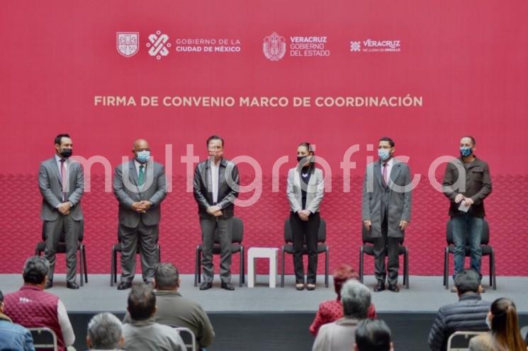 En el antiguo Palacio del Ayuntamiento, los gobiernos de la Ciudad de México y Veracruz firmaron el Convenio Marco de Coordinación de Innovación Tecnológica para lograr el máximo aprovechamiento en seguridad, capital humano, recursos materiales, financieros, académicos y tecnológicos; así como otras áreas de interés y beneficio mutuo con miras al desarrollo de proyectos que atiendan las necesidades de la población.

