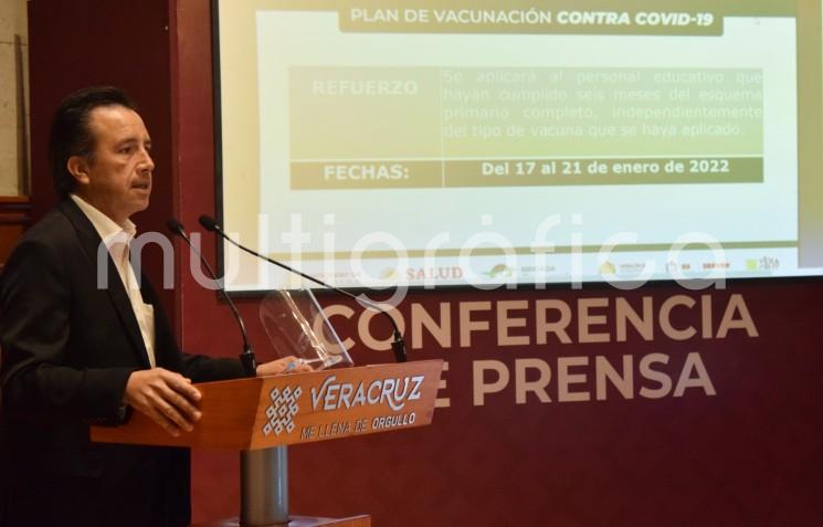 La gran respuesta de los maestros, hasta el día domingo, indica que son 152 mil 023 los anotados para el refuerzo de la vacuna anticoronavirus; esto significa una cobertura del 85.78% de la meta, que es 177 mil, informó el gobernador Cuitláhuac García Jiménez en conferencia de prensa.