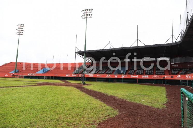 El Ayuntamiento de Xalapa no ha otorgado ningún permiso para la realización de un evento musical en el Campo Deportivo Colón, además de que por recomendación del sector salud este tipo de actividades no deben efectuarse ante la emergencia sanitaria que se enfrenta por la enfermedad Covid-19, informó el titular de la Dirección de Desarrollo Económico, Alberto Romero Gutiérrez. 