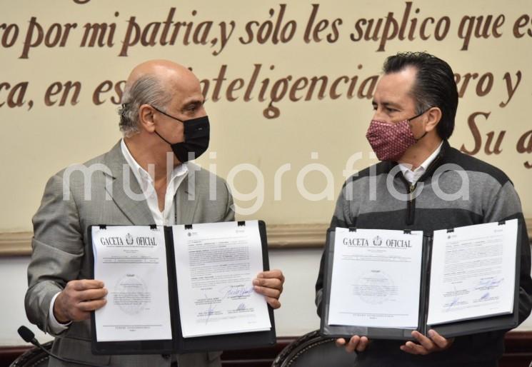 Con armonía, respeto y coordinación, Estado y Ayuntamiento trabajaremos en beneficio de la población xalapeña, aseguró el presidente municipal Ricardo Ahued Bardahuil durante la firma del Convenio de Coordinación administrativa entre la Secretaría de Finanzas y Planeación (Sefiplan) y el Gobierno Municipal.