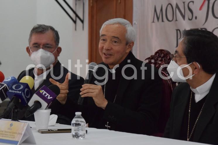 Respondiendo a los cuestionamientos apegado a su papel como cabeza de la Iglesia Católica en la región de Xalapa, Patrón Wong dejó clara su disposición a escuchar y dialogar con todos los sectores, para encontrar coincidencias en busca del bien que todos deseamos.