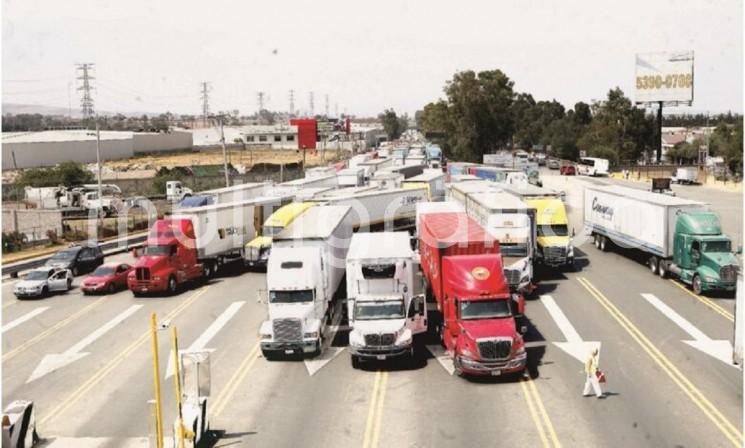 La Asociación Mexicana de Organizaciones de Transportistas, AMOTAC, llevará a cabo un paro nacional el próximo 22 de marzo, en demanda al Gobierno Federal de atención a todos los problemas que enfrenta este sector.
