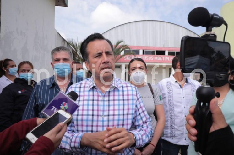 Entrevistado al concluir la reunión de la Coordinación Estatal para la Construcción de la Paz en Tuxtlilla, Ver., el gobernador Cuitláhuac García Jiménez anunció que preparan un operativo especial para Xalapa a fin de garantizar la seguridad, después de que ocurriera el asesinato de una persona en la colonia Carolino Anaya. 