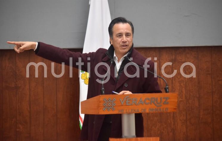 El gobernador Cuitláhuac García Jiménez presentó a medios de comunicación el Operativo Coordinado Conurbación Xalapa, desplegado a raíz del hallazgo de tres personas asesinadas la semana pasada en la capital, con un mando que integra a Secretaría de Seguridad Pública, Guardia Nacional y la Dirección de Seguridad Ciudadana y Tránsito Municipal.

