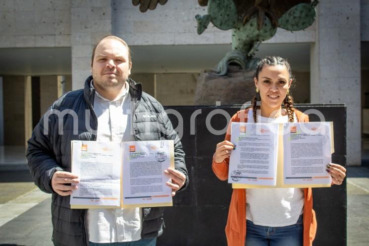 Movimiento Ciudadano Estatal pide a los Diputados integrantes de la Comisión de Justicia y Puntos Constitucionales, que dictaminen, a la brevedad, sobre las 3 iniciativas que le fueron presentadas para derogar el delito de ultrajes a la autoridad, mismas que ya rebasaron los 10 días hábiles de su entrega. 