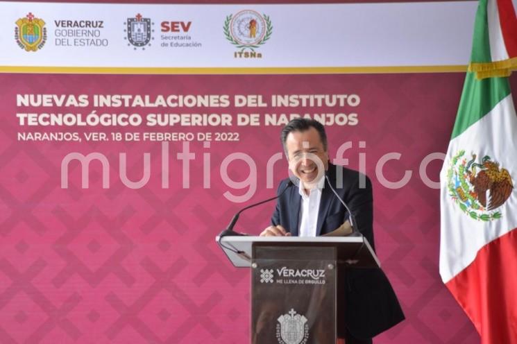  En su visita al Instituto Tecnológico Superior de Naranjos (ITSNA), el gobernador Cuitláhuac García Jiménez García expresó que el crecimiento económico e industrial de Veracruz requiere profesionistas para el desarrollo regional, porque son ellos quienes tienen la capacidad de resolver las problemáticas en su comunidad.