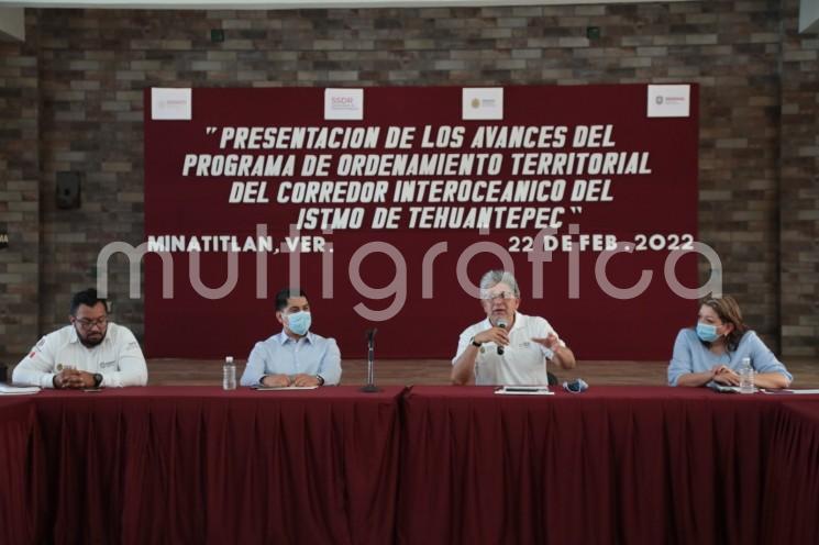 La Secretaría de Desarrollo Social (SEDESOL) presentó a los alcaldes de los 33 municipios veracruzanos comprendidos en el Corredor Interoceánico del Istmo de Tehuantepec (CIIT) los avances del Programa de Ordenamiento Territorial de dicha región, al tiempo que les invitó a participar en la consulta pública del proyecto, abierta del 9 de febrero al 7 de marzo de este año.