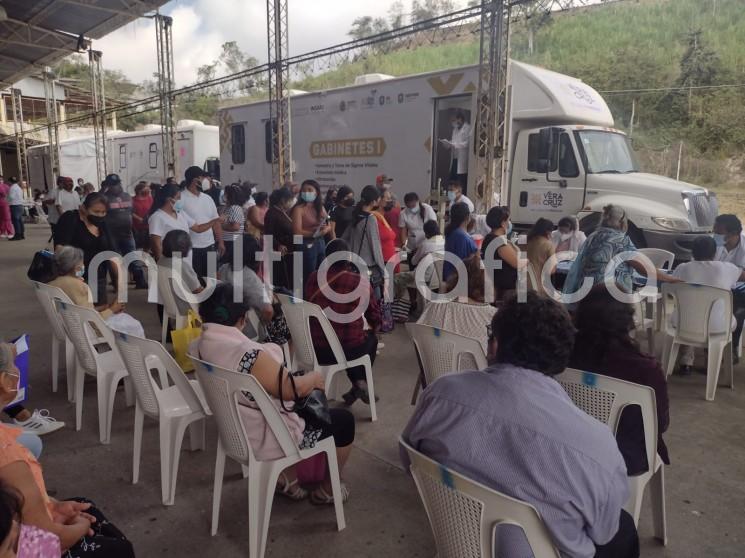 Cientos de personas resultaron beneficiadas con los programas de asistencia social por parte de la Secretaría de Salud de Veracruz, que en coordinación con el DIF Municipal de Papantla, Ver., a cargo de la Maestra Miriam García Guzmán, se ofrecieron durante la Caravana de la Salud.
