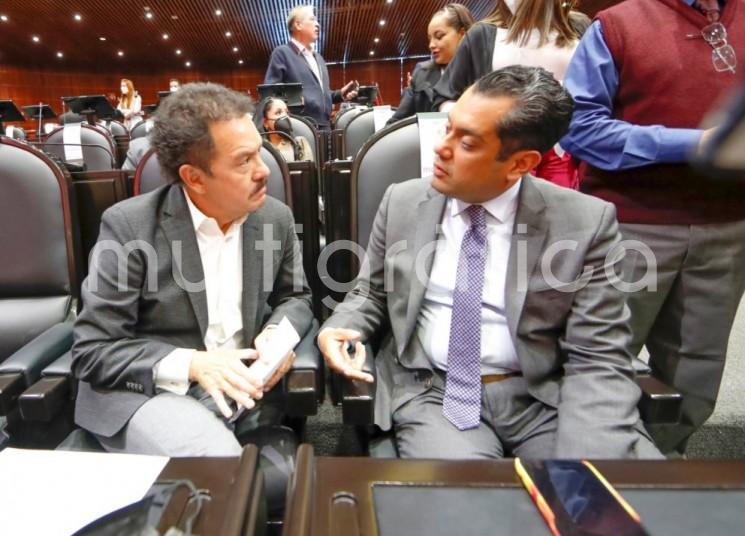  El diputado federal, Sergio Gutiérrez Luna celebró la aprobación en el Senado de la iniciativa presentada de manera conjunta por él y los diputados Rubén Moreira Valdez (PRI), Marco Antonio Mendoza Bustamante (PRI) y Gerardo Fernández Noroña (PT) sobre la no intervención del Tribunal Electoral en actos internos del Poder Legislativo.