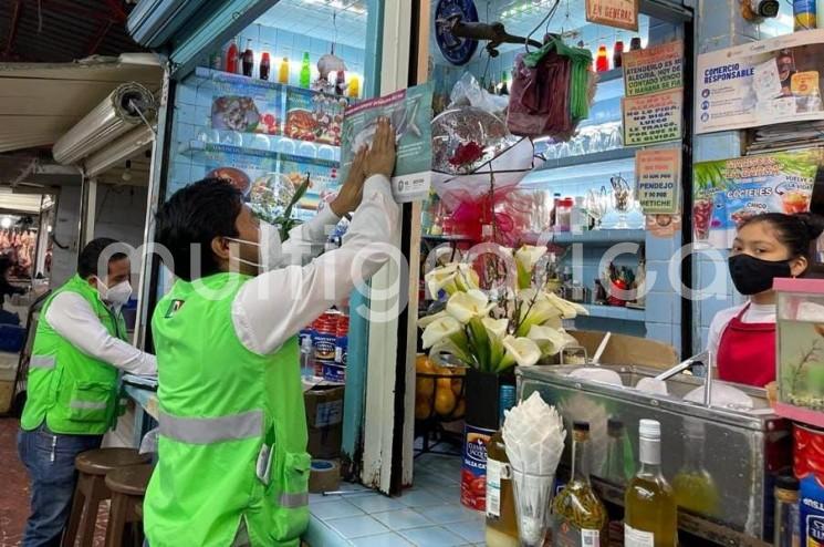 La Secretaría de Salud y los Servicios de Salud de Veracruz, con el propósito de prevenir enfermedades gastrointestinales por el consumo de pescados y mariscos, continúa con acciones preventivas, garantizando que los establecimientos expendedores de este producto cumplan con las normas de sanidad y los alimentos se encuentren en condiciones para proteger la salud de la población veracruzana.