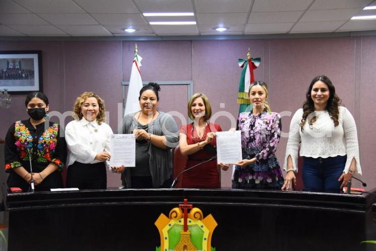 La Comisión Especial para el Otorgamiento de la Medalla Premio Estatal de la Mujer 2022 suscribió el dictamen por medio del cual propone como merecedora del Premio Estatal de la Mujer a la ciudadana Martha Soledad Gómez Atzin, integrante del colectivo Mujeres de Humo.