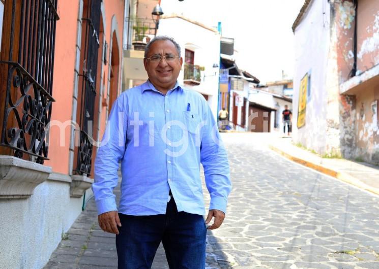 El director de Protección Civil Xalapa, Luis Sardiña Salgado, manifestó que por instrucciones del presidente municipal Ricardo Ahued Bardahuil, el personal a su cargo se mantendrá pendiente las 24 horas del día en estos días de Semana Santa, por lo que cualquier incidente se puede reportar a los números telefónicos 2288 404 220 y 2288 900 794.

