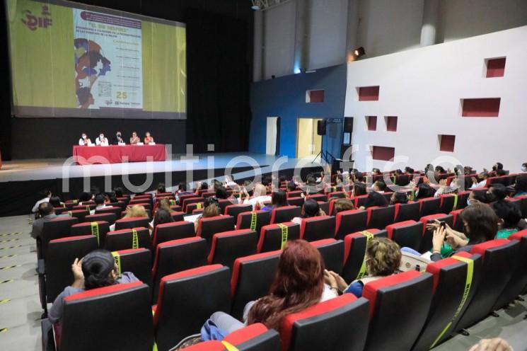 Se inaugura primer simposio sobre los derechos de la mujer. 