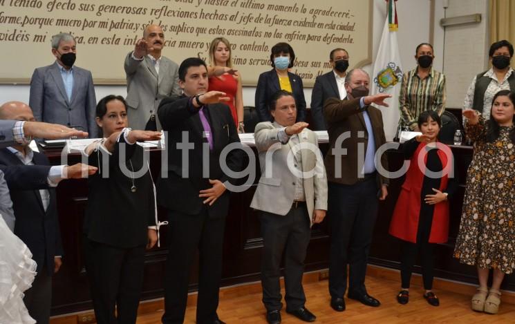 En la sala de Cabildo del Palacio Municipal, el alcalde Ricardo Ahued tomó protesta a los integrantes del Consejo Municipal de Turismo. 