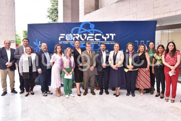 Con conferencias magistrales, muestras de prototipos e impartición de talleres en el área de la tecnología e investigación, dio inicio el Primer Foro Veracruzano de Ciencia y Tecnología en el Palacio Legislativo de Veracruz, organizado por la Comisión Permanente de Ciencia y Tecnología de la LXVI Legislatura.