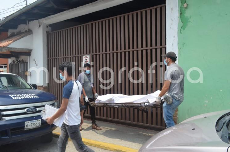 El cuerpo de una mujer salvadoreña, radicada en Tlapacoyan, fue encontrado sin vida en  el interior de su cuarto de vecindad ubicada en calle Cuauhtémoc número 615 interior, de la zona centro de esa ciudad. 