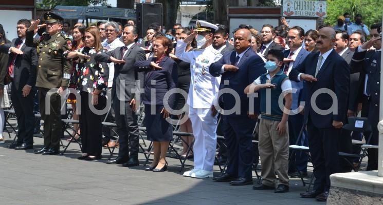 Frente al monumento a Benito Juárez, el gobernador Cuitláhuac García Jiménez encabezó la conmemoración por el 160 aniversario de la Batalla de Puebla, donde se recordó al General Ignacio Zaragoza, comandante del Ejército de Oriente, quien en 1862 lideró la victoria de las tropas mexicanas sobre el ejército francés, llenando de gloria las armas nacionales.