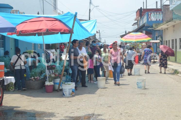 Las florerías fueron unos de los comercios que presentaron incremento en sus ventas este 10 de mayo en Tlapacoyan. 