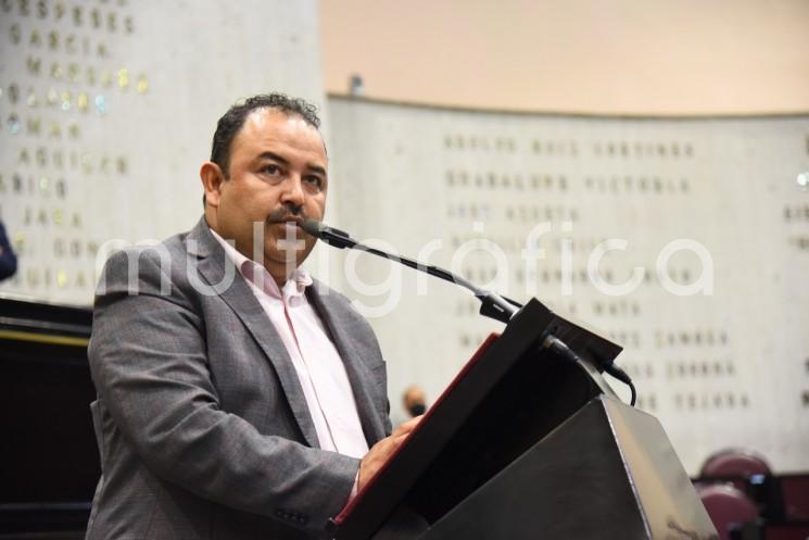 El diputado Juan Enrique Santos Mendoza presentó al Pleno una iniciativa por el cual se reforman, derogan y adicionan diversas disposiciones de la Constitución Política del Estado de Veracruz, con el objetivo de adscribir el Tribunal Estatal de Justicia Administrativa de Veracruz (TEJAV) al Poder Judicial del Estado, manteniendo su jurisdicción, autonomía e independencia para dictar sus fallos.

