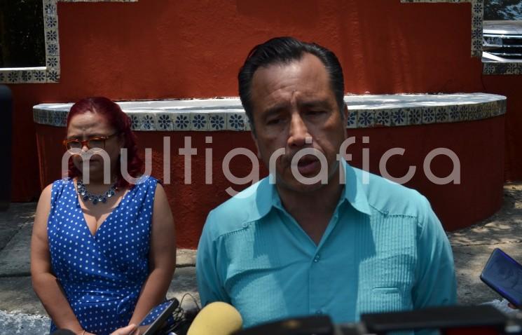  En todo momento se respetaron todos los derechos del joven xalapeño Antonio de Jesús, quien fue aprehendido por la Coordinación Nacional Antisecuestro (CONASE) como probable responsable del asesinato de dos comunicadoras en el municipio de Cosoleacaque, y su familia recibió el acompañamiento necesario de las autoridades estatales, indicó el gobernador Cuitláhuac García Jiménez.