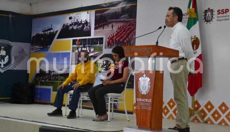 El gobernador Cuitláhuac García Jiménez afirmó que gracias a la intervención coordinada de los tres órdenes de gobierno y brigadas comunitarias ninguno de los incendios registrados en diferentes puntos del estado está fuera de control. 