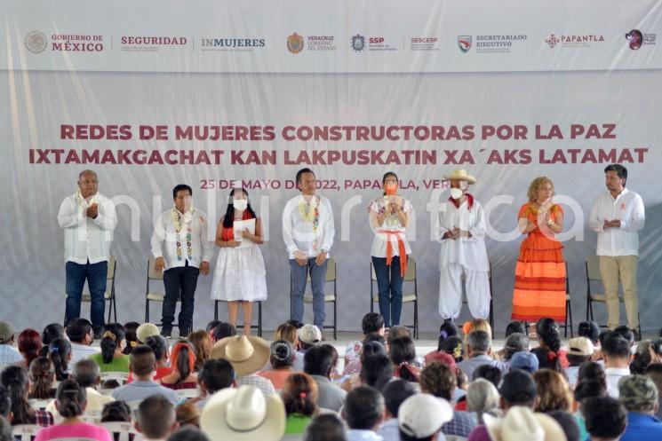  Desde la comunidad totonaca Plan de Hidalgo, el gobernador Cuitláhuac García Jiménez instaló la Red de Mujeres Constructoras de Paz (MUCPAZ) con el fin de promover su participación en los procesos de resolución de conflictos en comunidades y municipios.