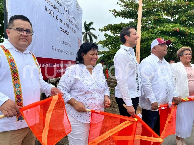 La Diputada presidenta de la Comisión Permanente Corredor Interoceánico, Zonas Libres y Desarrollo Económico en el Congreso local celebró el inicio de estos trabajos a cargo de la Secretaría de Infraestructura y Obra Pública (SIOP), que comprende concretamente del entronque de Nanchital a la Caseta de Cobro, con una inversión de 28 millones de pesos. 