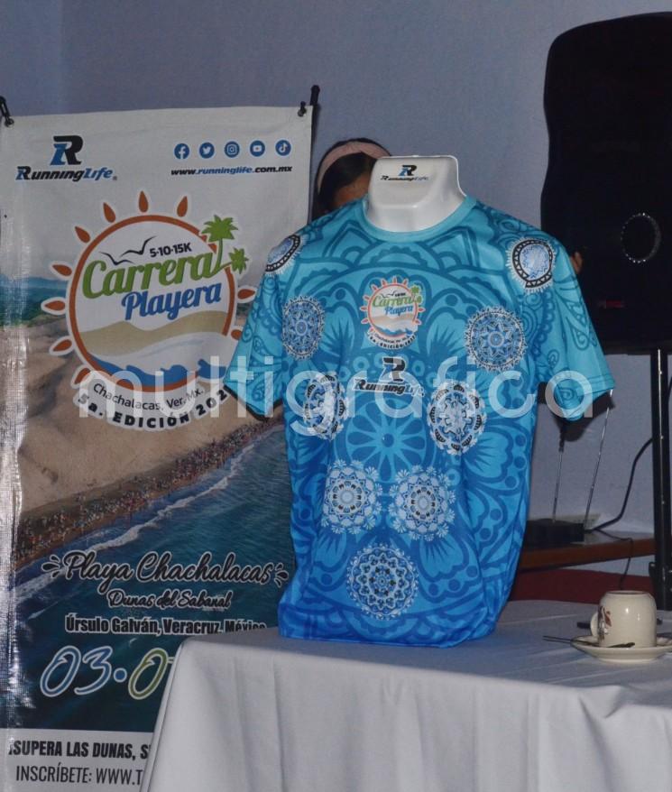 Acompañado por autoridades del ayuntamiento de Úrsulo Galván, el director general de Running Life, Carlos Henaine Servín, oficializó la quinta edición de la Carrera Playera de Chachalacas, que se realizará el próximo tres de julio en las dunas del Sabanal, Playa Chachalacas y Playa Juan Ángel.