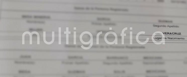 Errores de captura, como omitir el lugar de nacimiento, al pasar la base de datos del Registro Civil a la Federación, complican el obtener copias certificadas del Acta de Nacimiento, retrasando el trámite 45 días, o elevando el costo de $151 a $345.  