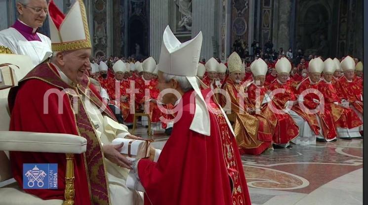 La mañana de este 29 de junio de 2022 el Papa Francisco presidió la Eucaristía de la Solemnidad de San Pedro y San Pablo en Roma,  donde entregó el Palio a los Arzobispos metropolitanos nombrados durante el año, entre ellos Mons. Jorge Carlos Patrón Wong, arzobispo de Xalapa.
