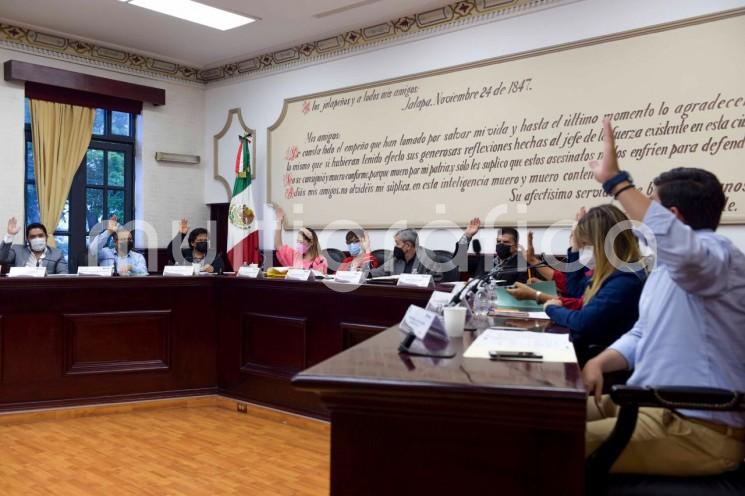 Con el fin de verificar y dictaminar el proyecto de rehabilitación de alumbrado público realizado en diferentes calles de la ciudad por la administración municipal pasada, los integrantes del Cabildo aprobaron suscribir un contrato con personal técnico certificado en materia de energía y alumbrado público. 

