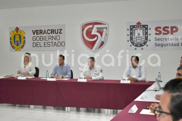 Durante reunión de trabajo, el Secretario de Seguridad Pública, Hugo Gutiérrez Maldonado; el alcalde de Boca del Río, Juan Manuel de Unánue Abascal,  e integrantes de las cámaras empresariales, acordaron trabajar unidos para combatir el delito y generar condiciones óptimas para la inversión y el turismo.

