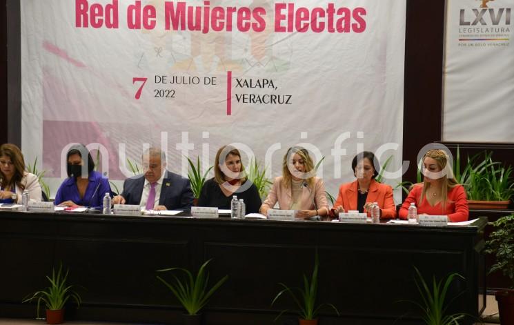 El OPLE-Veracruz realizó la presentación oficial de la Red de Mujeres Electas, que tiene como propósito la implementación de canales de comunicación idóneos entre mujeres que resultaron electas en los pasados procesos comiciales, para prevenir y erradicar la violencia política contra las mujeres en razón de género.