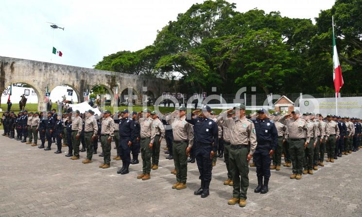 Más de 400 elementos ingresarán a las filas de la SSP bajo el compromiso de desempeñar una labor eficiente, sensible y profesional en las tareas de protección del patrimonio e integridad de la población, luego de concluir el Curso de Formación Inicial para Policía Preventivo Aspirante Estatal dentro de la Generación 32. 