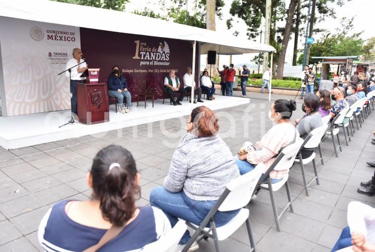 Fue inaugurada  la Primera Feria de Tandas para el Bienestar que estará en el parque Benito Juárez los días 15 y 16 de julio; ahí el Presidente Municipal, Ricardo Ahued, reconoció la colocación de más de 100 mil de estos créditos en la entidad, de los cuales cerca de 5 mil se han entregado en Xalapa.