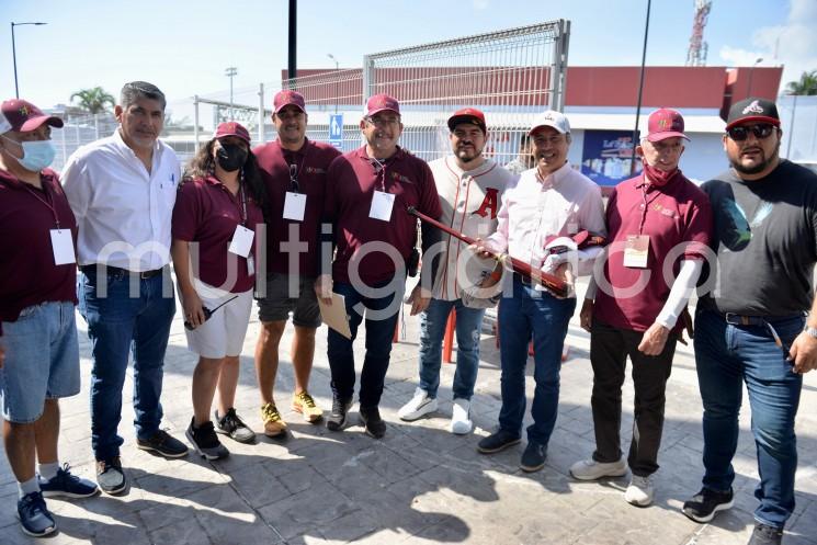  el gobernador Cuitláhuac García Jiménez fue invitado a presenciar las pruebas físicas y técnicas de aspirantes al Bachillerato Tecnológico Deportivo, con la Especialidad en Béisbol, que en breve funcionará en la ciudad de Boca del Río.

 