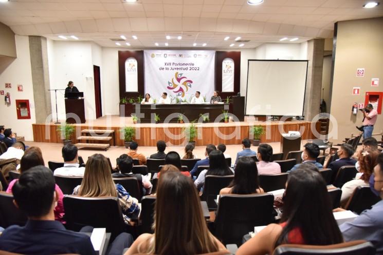 Recibe la Presidenta del Congreso del Estado a las y los participantes del XVII Parlamento de la Juventud en el Palacio Legislativo.